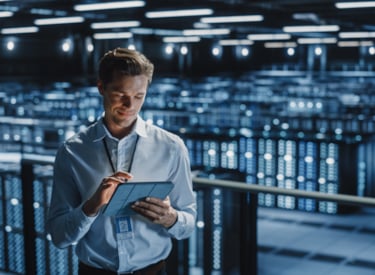 Kiwa auditor inspects data center according to ISO/IEC 30134-2 and EN 50600-4-2