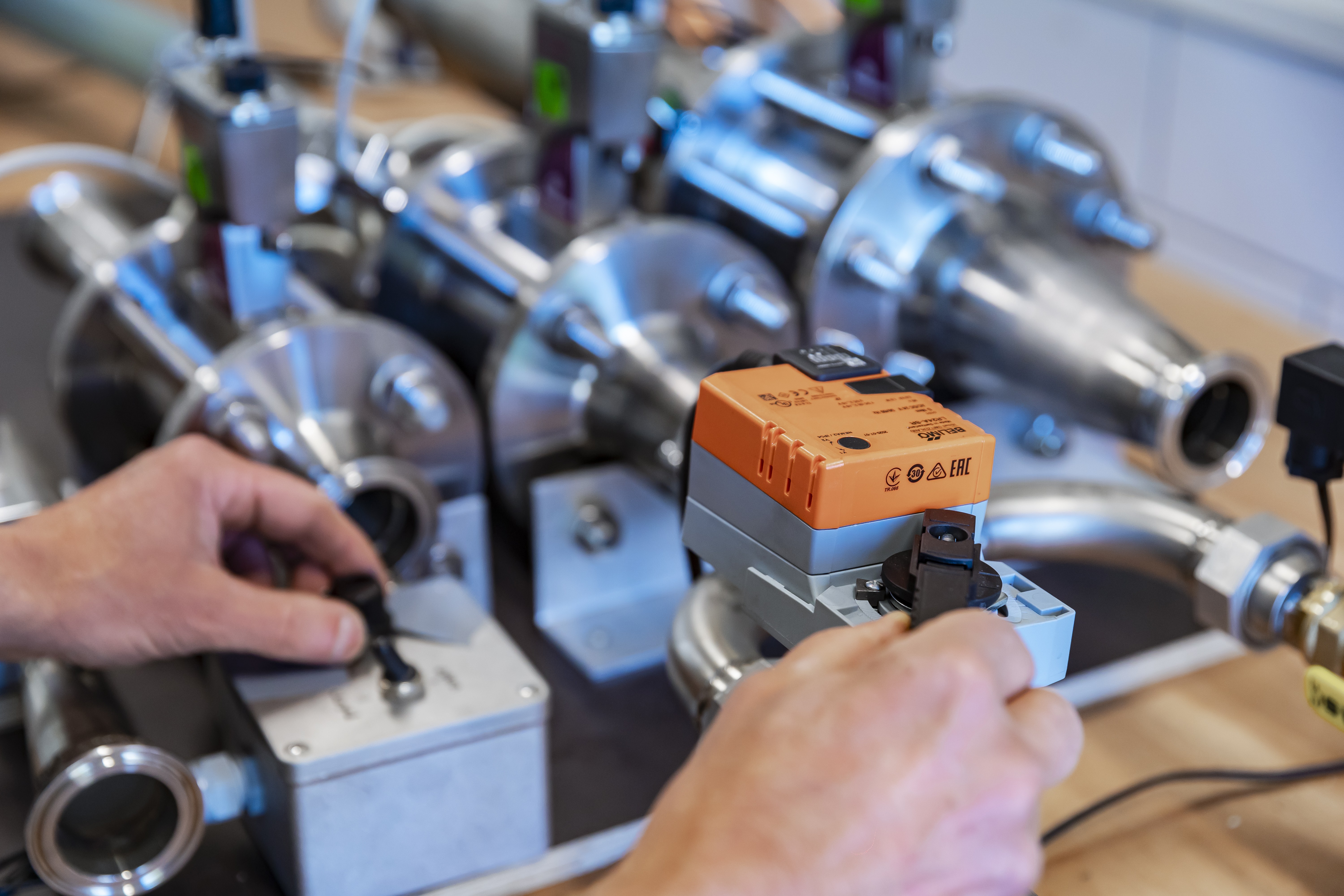 People are skydiving