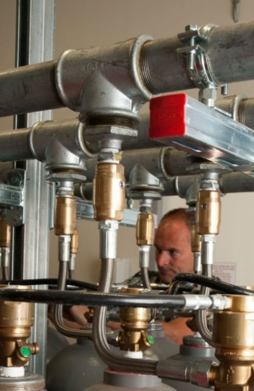 Extinguishing gas system