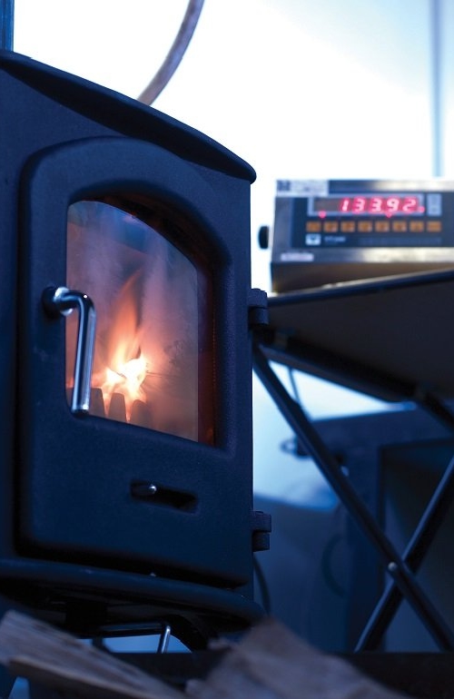 Furnace with a burning solid fuel inside