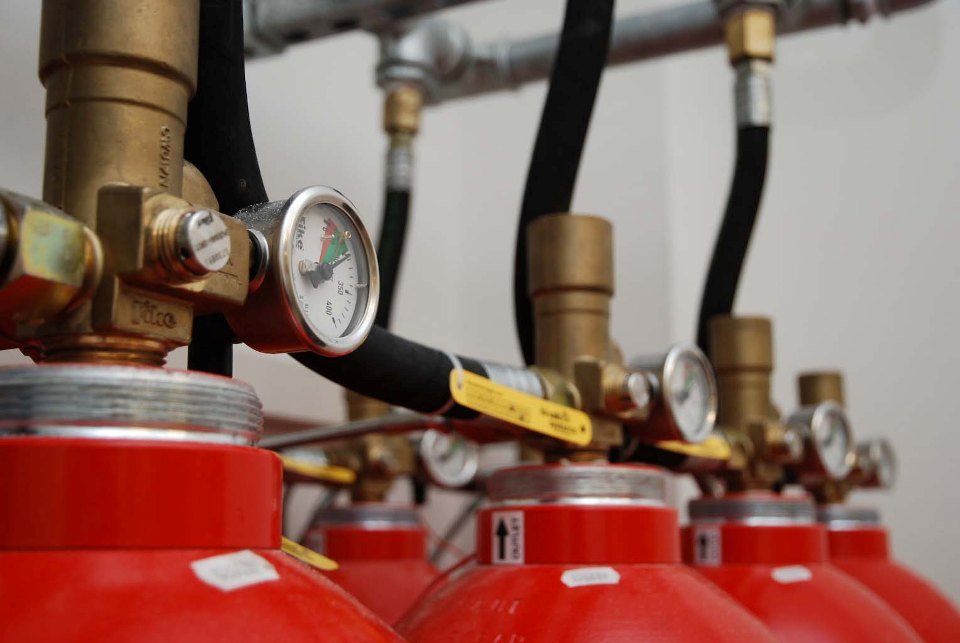 Fire extinguishing gas extinguishing system