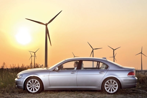 Auto die rijdt op duurzame energie