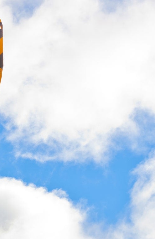 Lyftkranar har talja för tunga lyft och säker lasthantering.