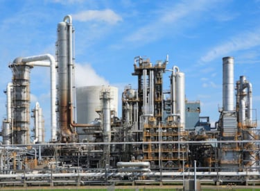 Industrial plant with CO2 boosterpump