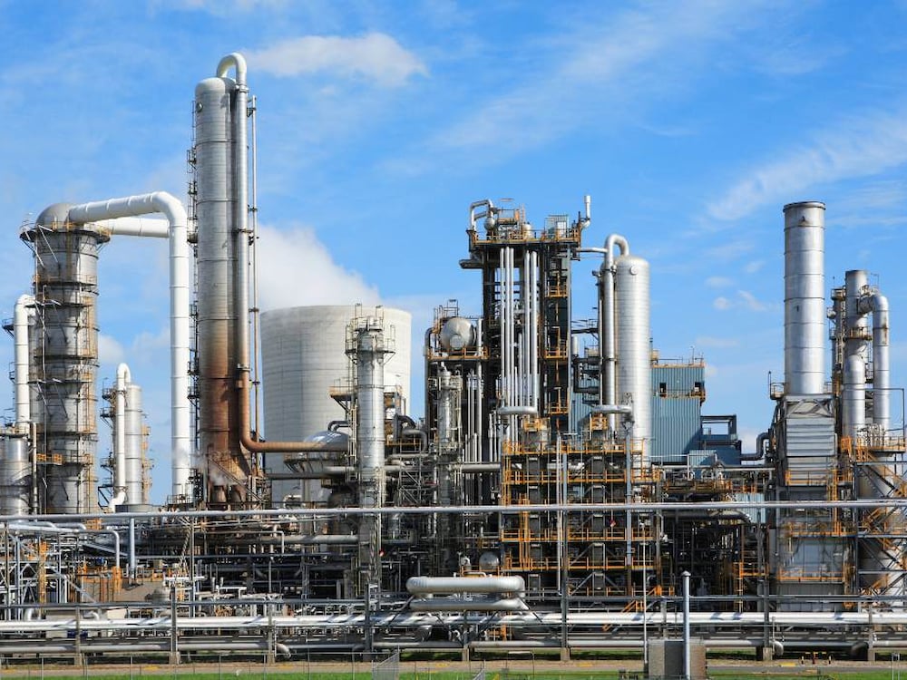 Industrial plant with CO2 boosterpump