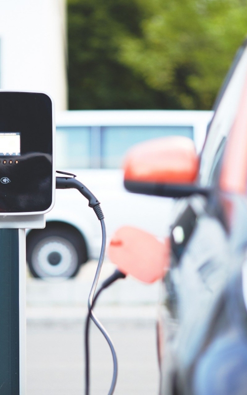 Elektriauto laadimas