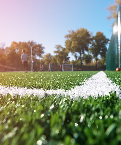 Voetbalveld in de zon
