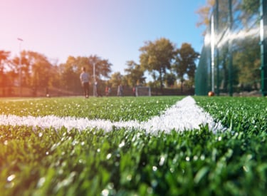 Voetbalveld in de zon
