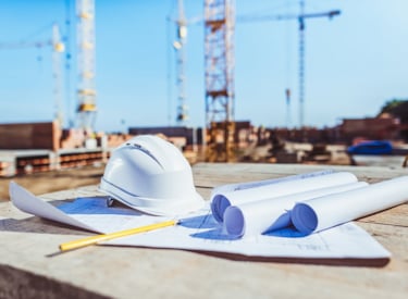 Bouwtekeningen op de bouwplaats