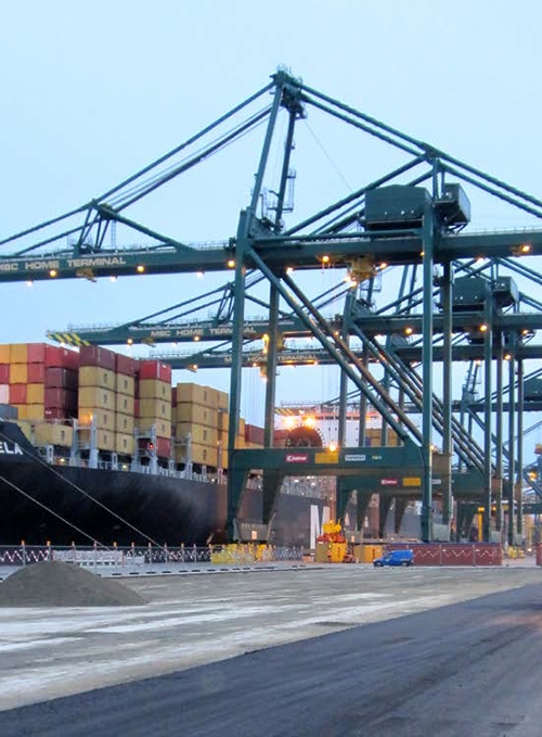 Port with container ship