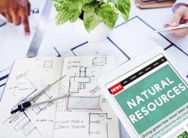 Plannen schetsen in notitieblok