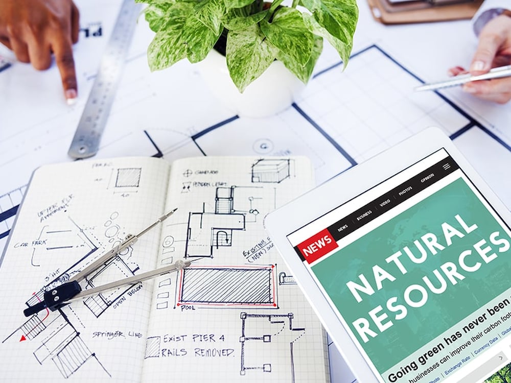 Plannen schetsen in notitieblok