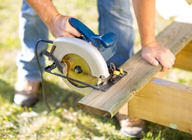 Worker who is sawing