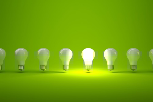 Verschillende lichtbollen waarvan er één verlicht is