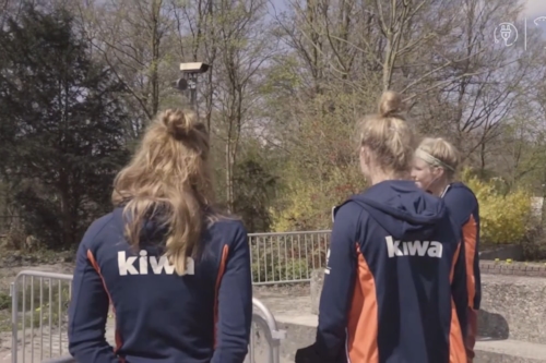 Nederlandse roei vrouwen vier-zonder op bezoek