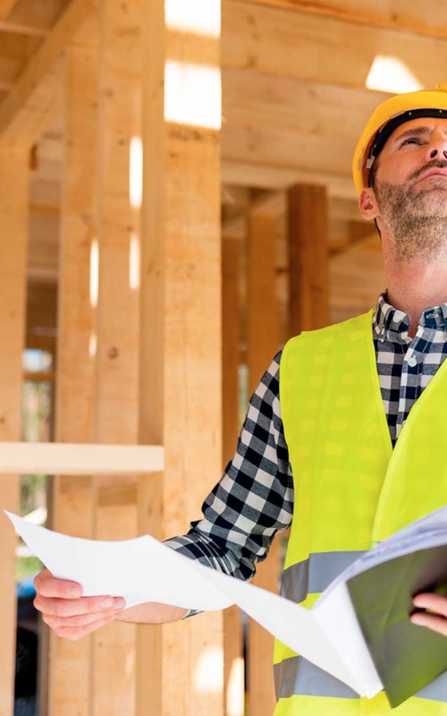 Miljöinventerare i en fastighet.