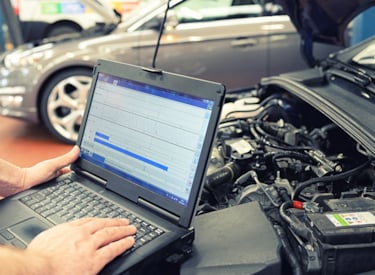 Bilreperation, service med inkopplad dator,  informationssäkerhet på bilverkstad.