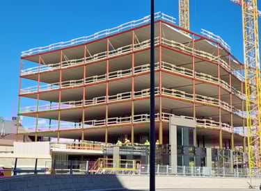 Stålkonstruktionen för en fastighet.