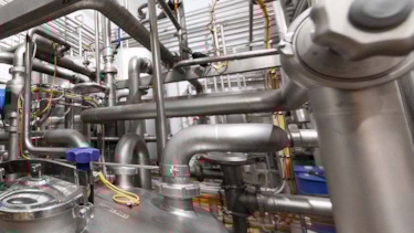 Industriutrustning, kablar, tryckkärl och rörledningar.