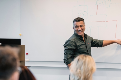 profesor dando clase